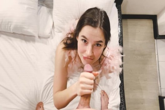 Chị đẹp thèm khát nên lén lút ân ái với em trai