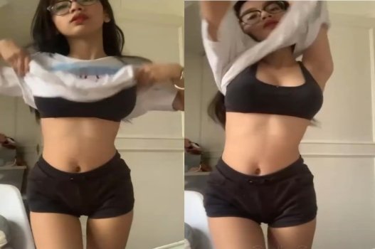 Yêu Em Bởi Vòng 1 Gợi Cảm